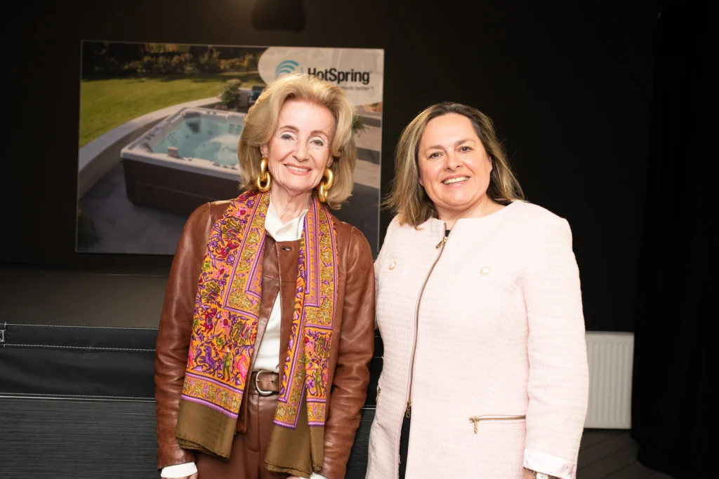 Longevity im Wechselbad: HotSpring Austria zeigt, warum Wärme und Kälte mehr sind als ein Wellness-Trend. 2 Elisabeth Gürtler und Verena Radlgruber-Forstinger, Fotocredit: Markus Schlögl